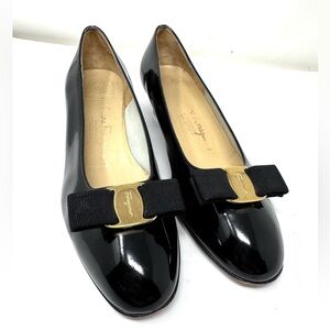 SALVATORE FERRAGAMO black patent leather bow flats, made in Italy, size 9.5B